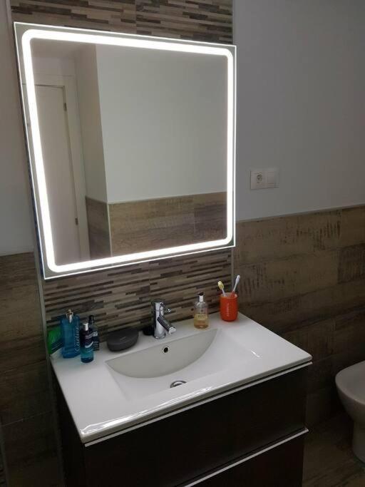 Beautiful Apartment In La Carihuela, Торемолинос Екстериор снимка