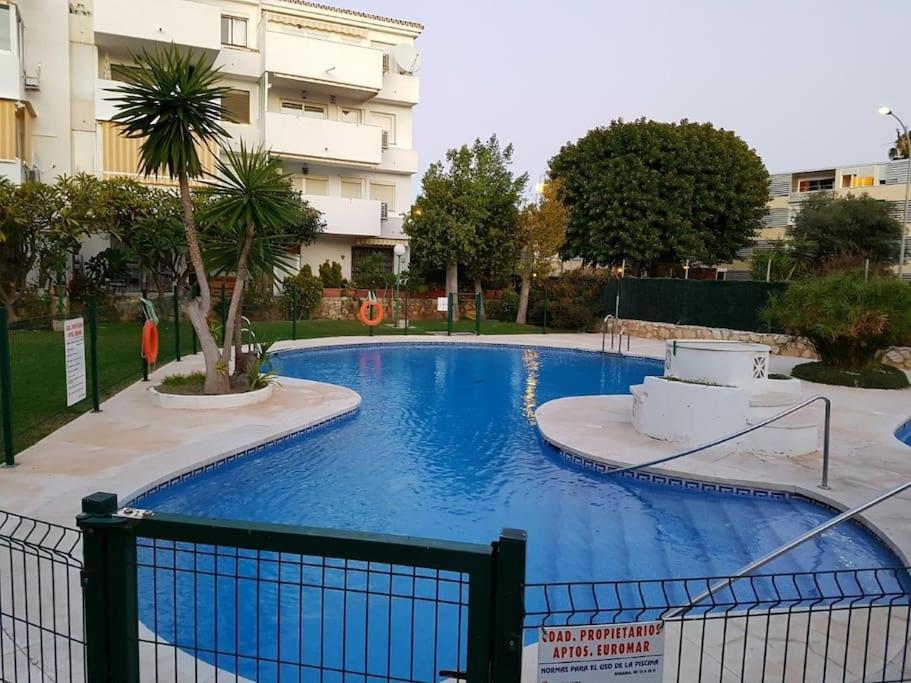 Beautiful Apartment In La Carihuela, Торемолинос Екстериор снимка