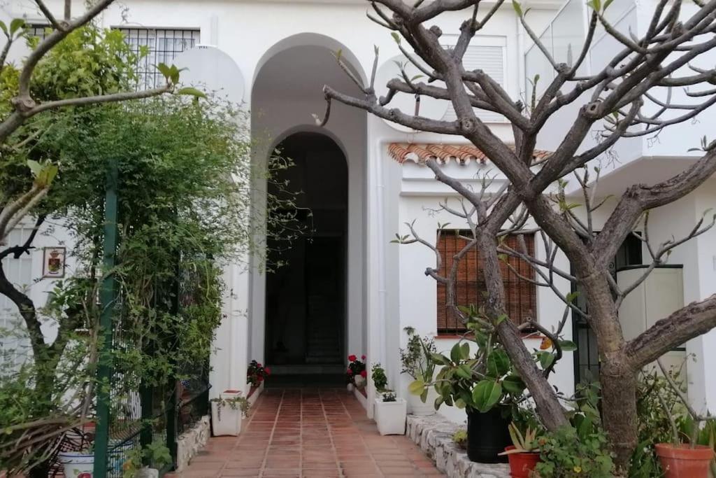 Beautiful Apartment In La Carihuela, Торемолинос Екстериор снимка