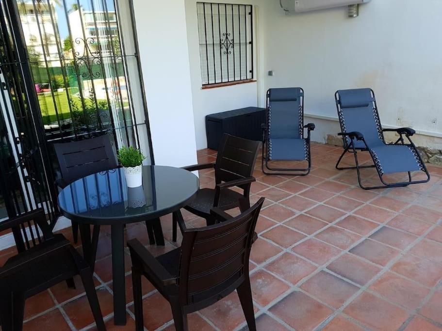Beautiful Apartment In La Carihuela, Торемолинос Екстериор снимка