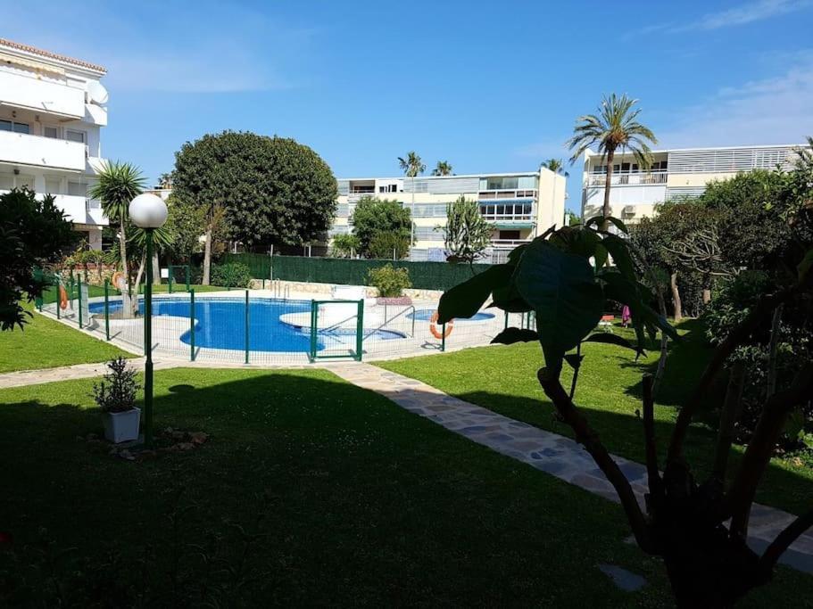 Beautiful Apartment In La Carihuela, Торемолинос Екстериор снимка