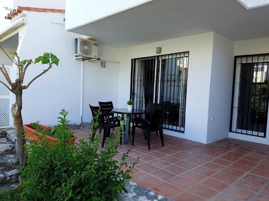 Beautiful Apartment In La Carihuela, Торемолинос Екстериор снимка
